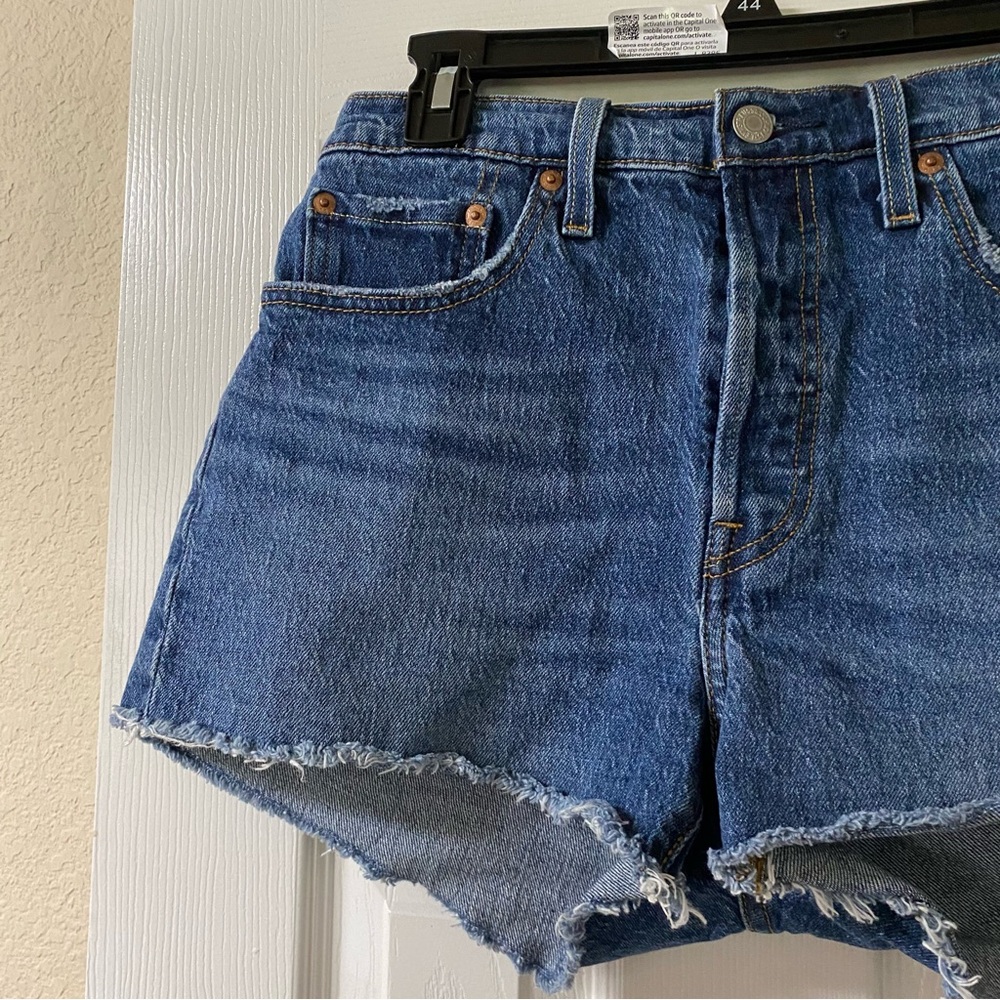 Levi's 501 Women's Size 28” Medium Wash Cotton Fray Hem Button Tab Denim Shorts - Picture 5 of 12